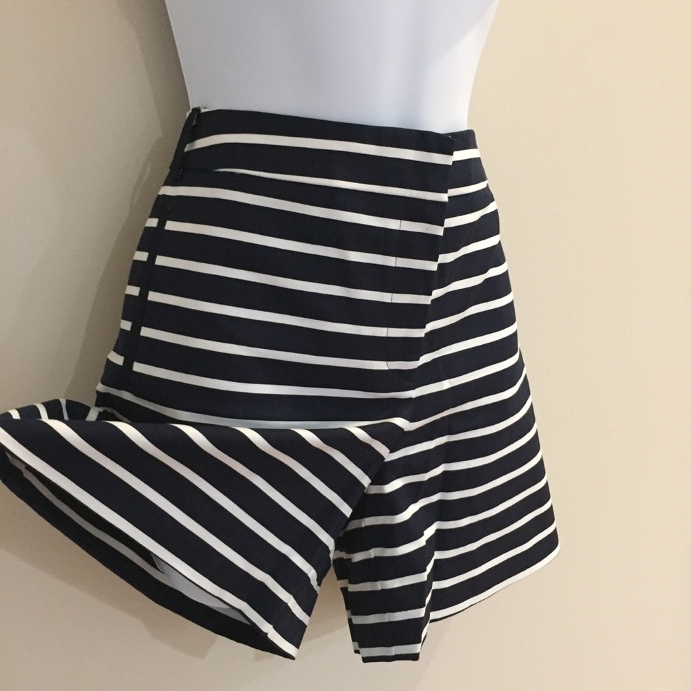 NWOT.  ANNE KLEIN Shorts Size 12